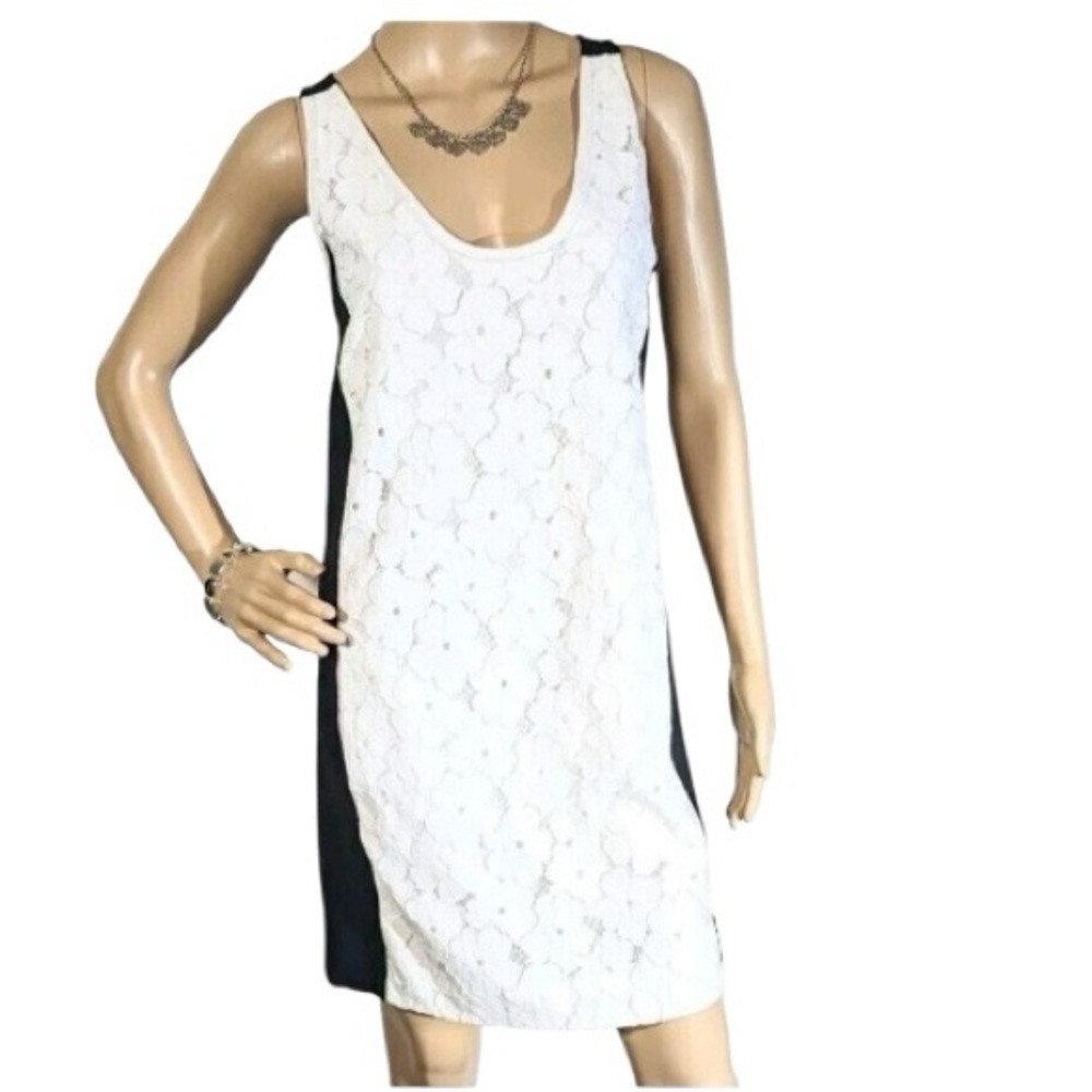 DVF Diane Von Furstenberg size 12 white eyelet front solid black back